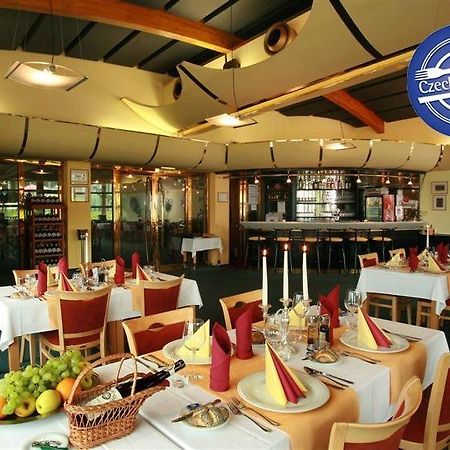 Hotel Nastup Loučná pod Klínovcem Bagian luar foto
