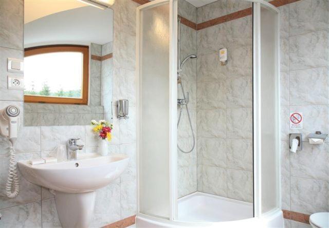 Hotel Nastup Loučná pod Klínovcem Bagian luar foto
