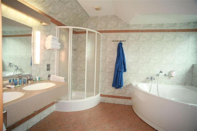 Hotel Nastup Loučná pod Klínovcem Bagian luar foto